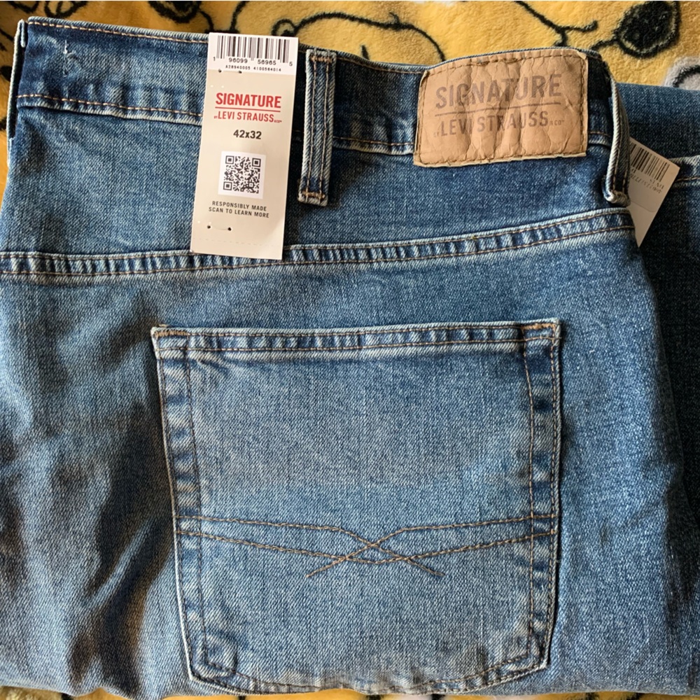 Signature by Levi Strauss Relaxed Blue Jeans